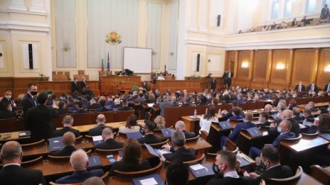 Плаващите мнозинства в НС – риск за бюджета и парите от ЕС за възстановяване