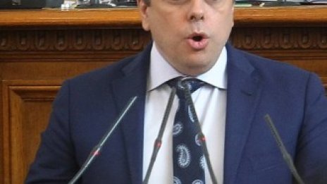 Асен Василев: Хората на площада ни гласуваха доверие