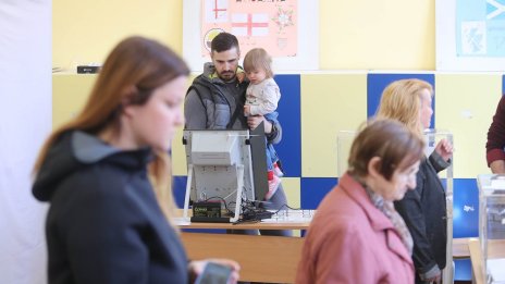 Проблеми с машините и по-висока активност в изборите за 49-то Народно събрание