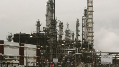 Произвоството на ОПЕК за февруари е на най-ниското си ниво от поне 20 години