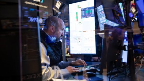 Отчетите на Ford, Mastercard и Caterpillar дават тласък на Wall Street*