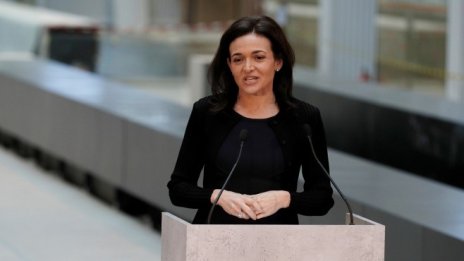 Правосъдният еврокомисар е провел "конструктивен разговор" с Шерил Сандбърг