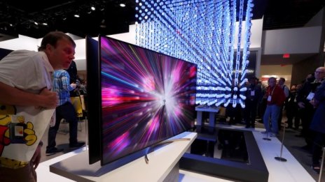 LG ще ни изненада с телевизор, който се сгъва като плакат