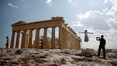 Гърция и Италия не напредват със свиването на дълговете си