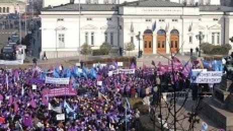 Синдикатите няма да стачкуват засега