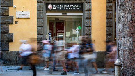 Италия обмисля продажбата на 10% дял в най-старата банка в света