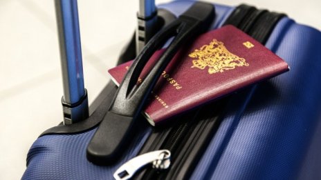 ЕК ще следи България „под лупа“ заради схемите за получаване на гражданство