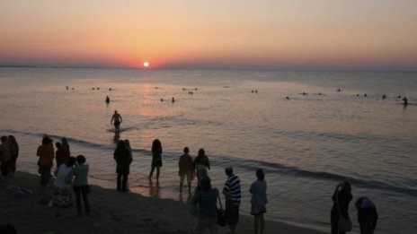 Приходите на хотелите частично се възстановяват през юни спрямо май