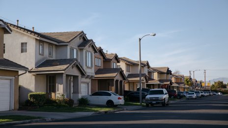 Лихвените понижения ще дадат скромен тласък на вече високите цени на жилищата в света