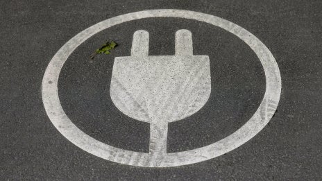 Китайски конкурент на CATL и BYD оценява инвеститорския интерес за своето IPO