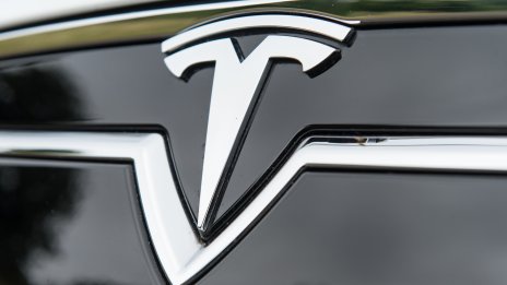 Акциите на Tesla се сринаха до най-ниското си ниво за годината 