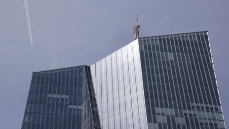 ЕЦБ: Банките ще продължат да затягат кредитните стандарти