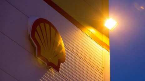 Shell оценява покупката на британския си конкурент BP, но всичко зависи от цената на петрола
