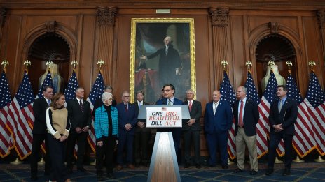 Камарата на представителите одобри обхватния законопроект на Тръмп за намаляване на данъците