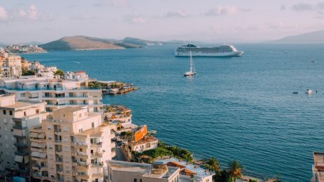 Коронавирусът не попречи на новата круизна линия на Ричърд Брансън