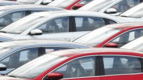 Продажбите на автомобили в Китай спадат с 92% през февруари
