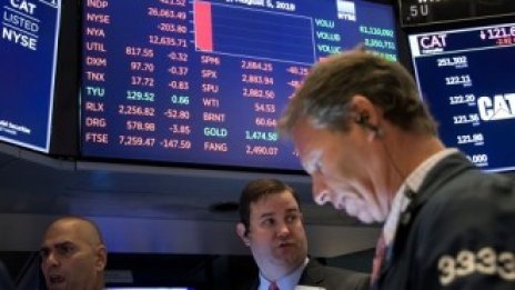 Коронавирусът направи индексите на Wall Street червени в началото на сесията*