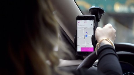 Lyft продължава да е парализиран от пандемията 