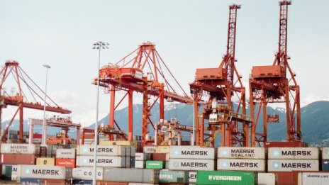 Глобализацията сви дела на бедните до рекордно ниски нива 