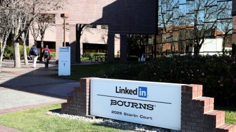 LinkedIn потъна с 41%*
