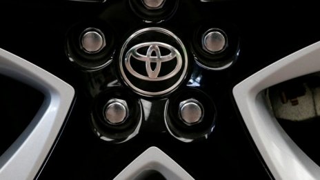 Япония подкрепя Toyota в спора с Доналд Тръмп