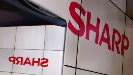 Sharp успява да свие годишната загуба