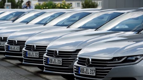 Холандски собственици на коли на VW съдят концерна