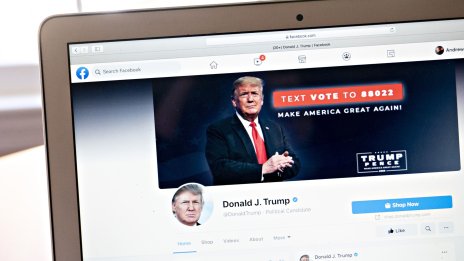 Доналд Тръмп си поиска обратно профила във Facebook 