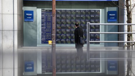 Китайските производители на чипове поведоха спадовете на борсите в Азия