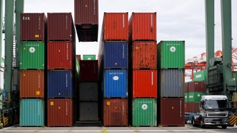 Износът на Китай неочаквано се свива през август