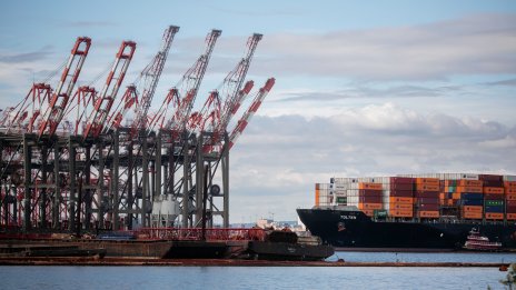 Бюджетният дефицит на САЩ остава 1,8 трлн. долара въпреки ръста на приходите от мита