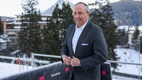 EY: Пазарът на труда остава затегнат въпреки съкращенията