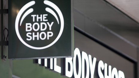 Собственикът на Avon обмисля да продаде The Body Shop