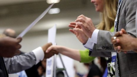 Ръстът на новите работни места в частния сектор на САЩ се забавя през юли