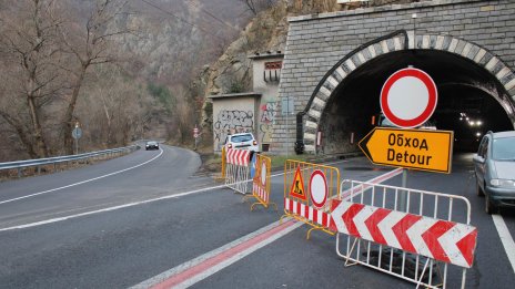Започва работа по обезопасяване на 36 критични пътни участъка
