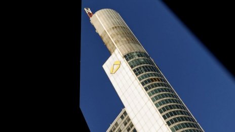 Commerzbank с тримесечна загуба, сигнализира за влошаване на перспективите