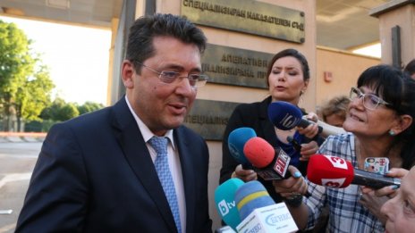 Секретарят на президента Узунов и Пламен Бобоков са обвинени в търговия с влияние 