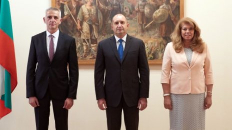 И президентът поиска оставката на шефа на НСО 