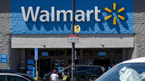 Walmart повиши прогнозата за печалбата си, но разходите за мита се увеличават