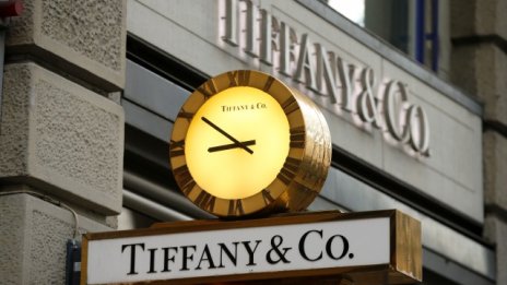 Tiffany свива прогнозата за печалбата си за фискалната година