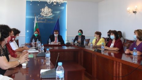 Карантината на доказано болните с COVID се прекратява автоматично след 14 дни