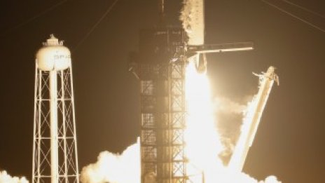 Space X изстреля космическа капсула към Международната космическа станция