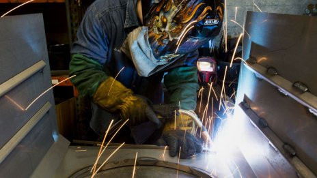 Частният сектор в САЩ разкри повече работни места от очакваното през декември