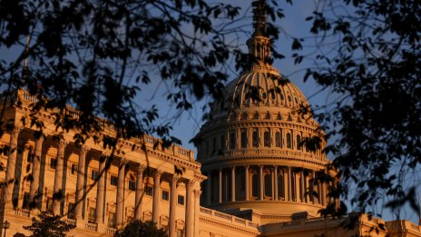 Спирането на работата на правителството на САЩ беше предотвратено със сделка в последния момент