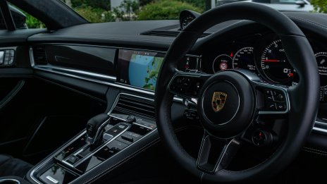 Porsche иска бившия шеф на McLaren за потенциален главен изпълнителен директор