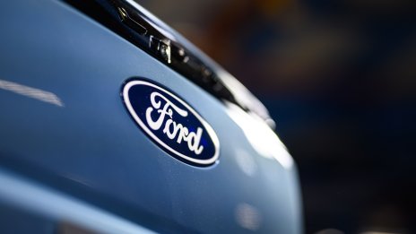 Ford надмина очакванията с отчета си и прогнозира ръст на печалбата за 2024 г.