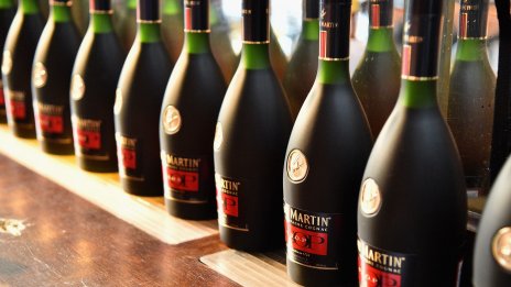 Китай налага мита до 34,9% върху вноса на коняк от ЕС