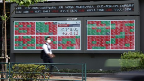 Азиатските индекси продължават мрачното настроение на Wall Street 