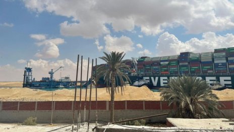 Блокадата на Суецкия канал ще предизвика проблеми и след като свърши