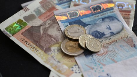 Някои работодатели у нас вече увеличават заплатите два пъти годишно, сочи анализ